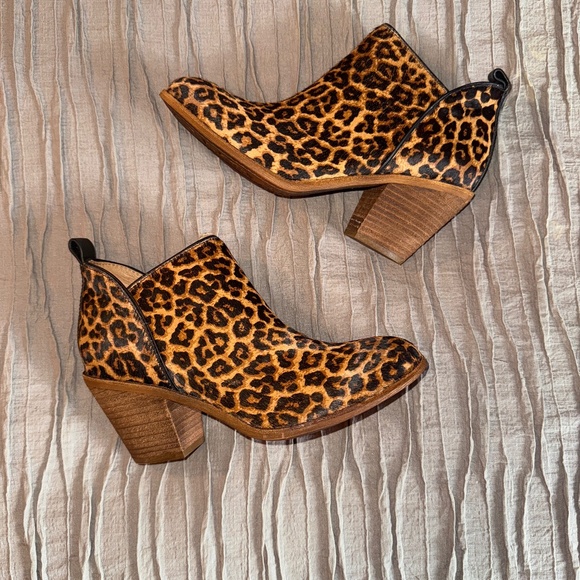 NWT - Sofft Tamula Animal Print bootie sz 9 - Picture 1 of 7